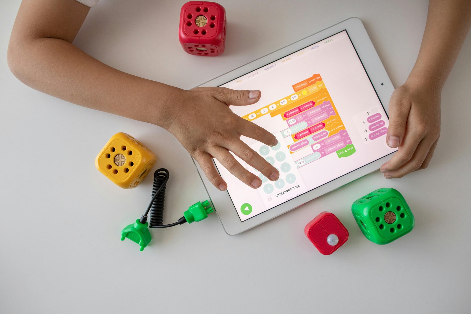 AI-Augmented Tangible Programming: Extending Tangible-MakeCode for Creative Learning