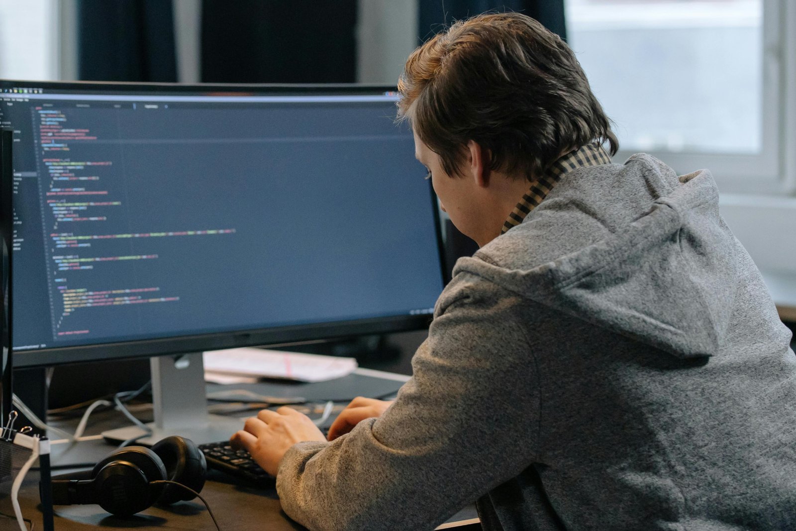 CodeVoyager: Integrating Interactive Visual Aids with LLMs for Code Comprehension