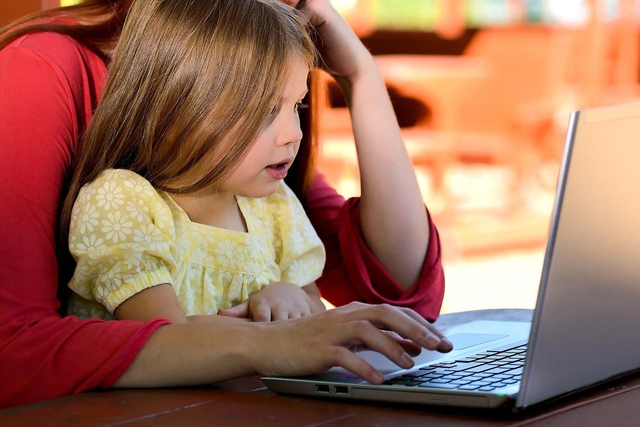 Teaching Spell Checkers to Teach: Pedagogical Program Synthesis for Interactive Learning