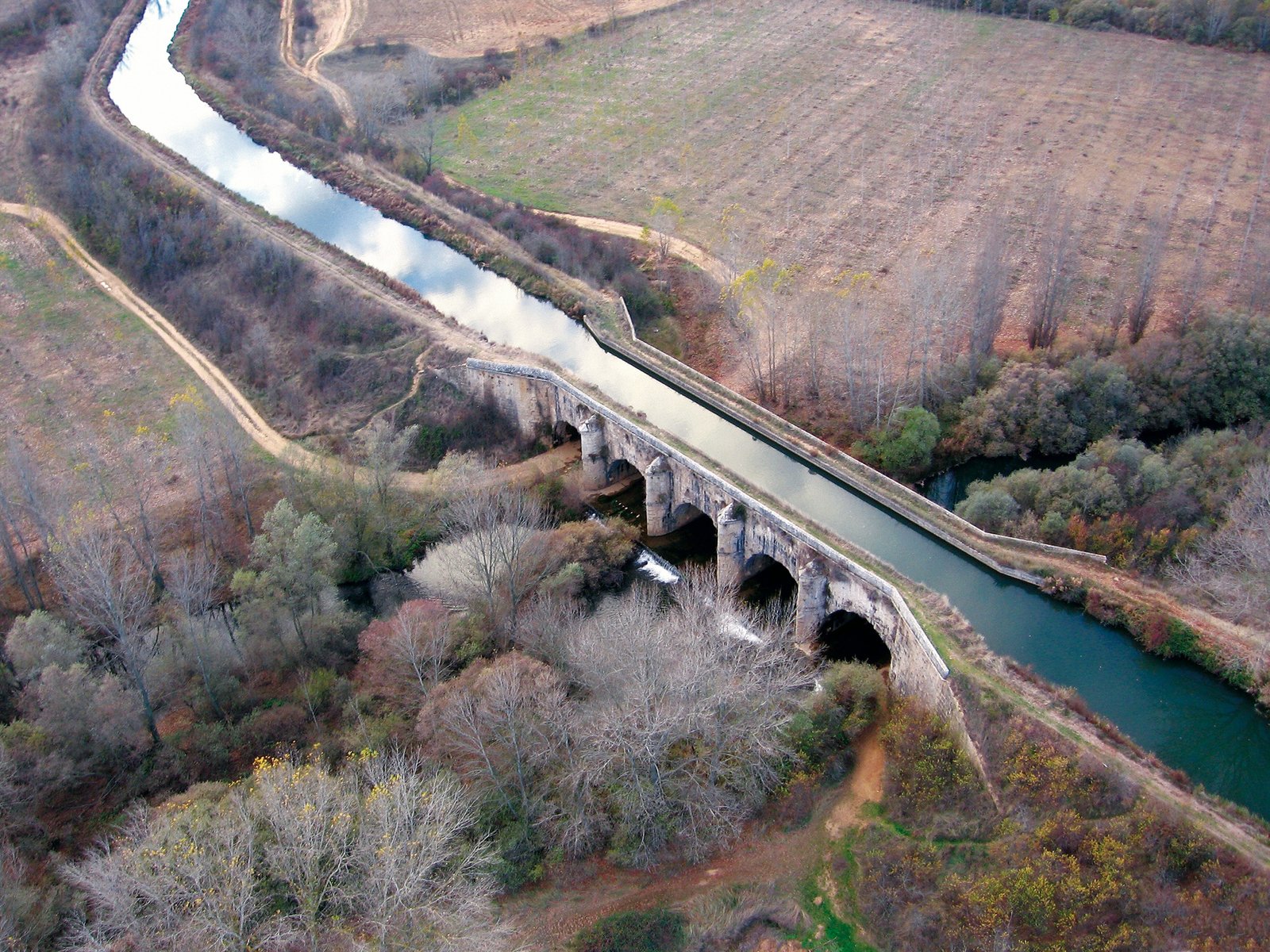 Road-crossing sites can be ranked for wildlife connectivity