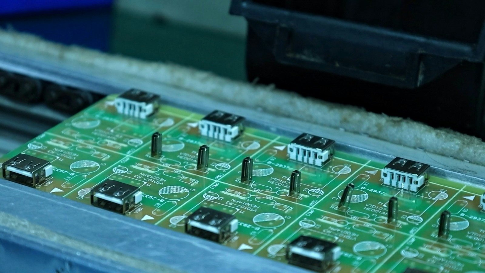 Hardware Reincarnation: the Electronic Vape Synth and Other Upstream Salvaged Circuit