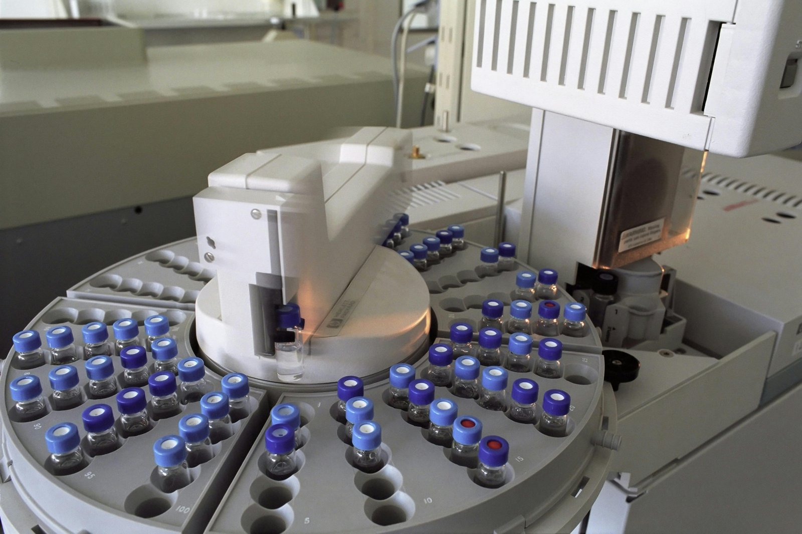 PFOS detected rapidly with a dual-recognition chemiresistive sensor