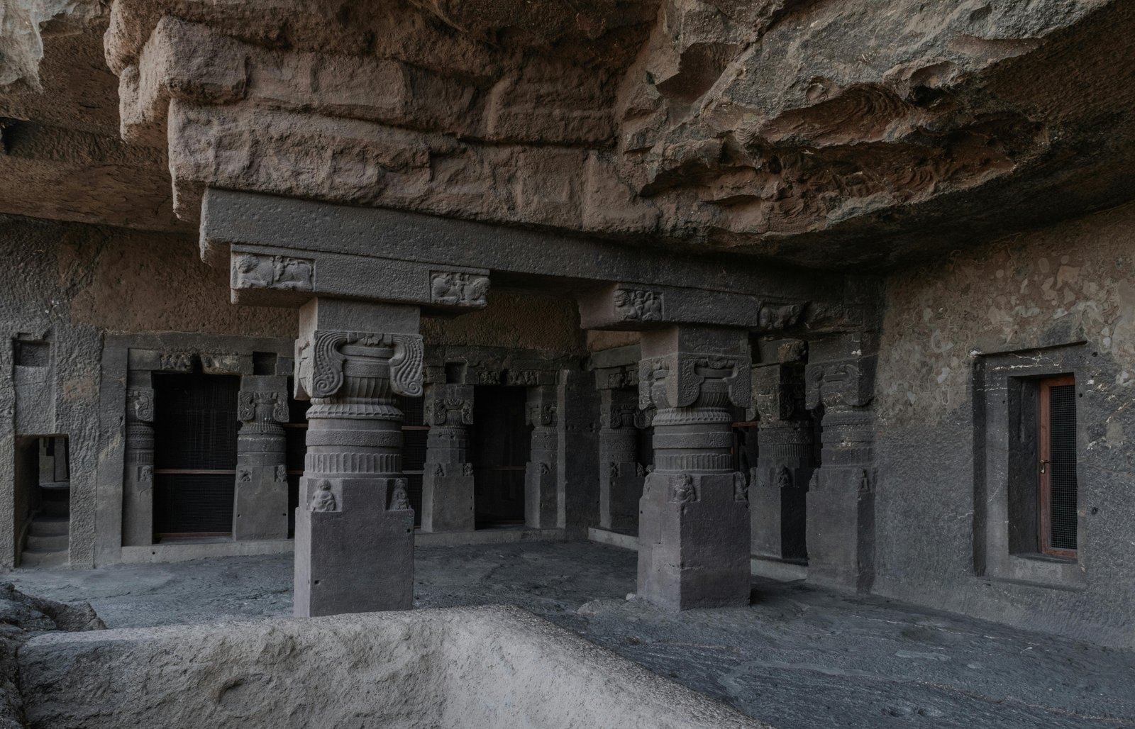 Grotto acoustics match auditory perception across spatial forms