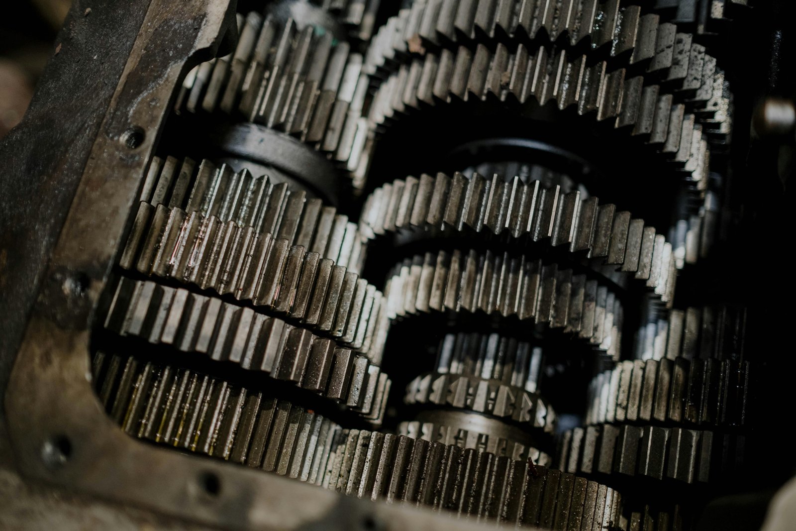 Proposed gearbox housing changes reduce lubricant loss