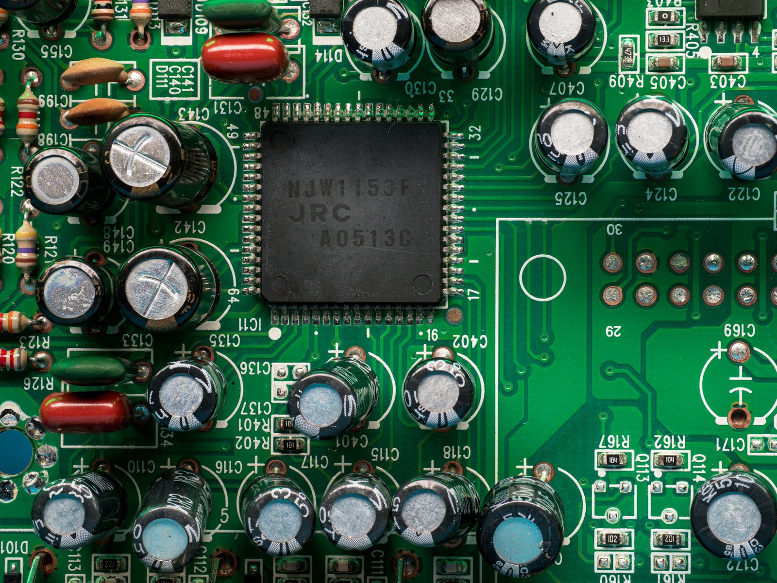 Two-step SAR ADC reduces capacitance and power