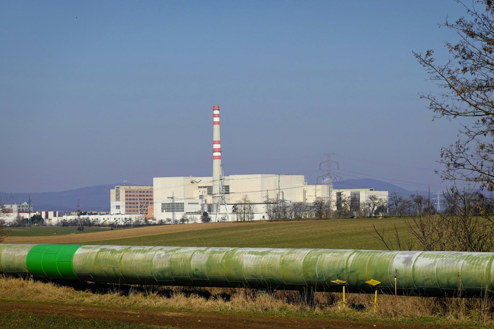 Hungary showed mixed sectoral decoupling of growth and emissions