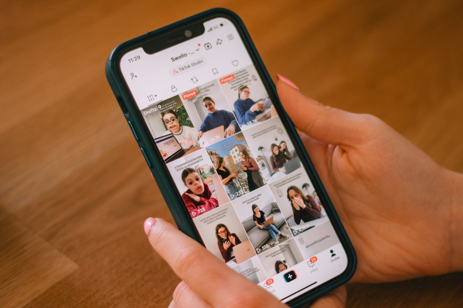 Facebook news cards shape interpretation of border dispute