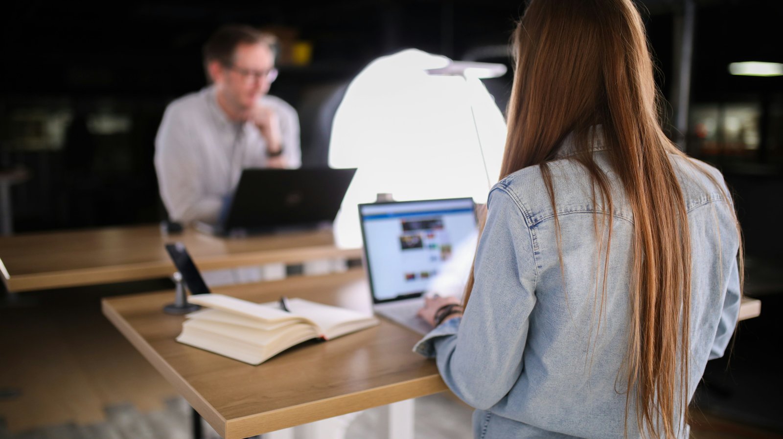 Breaking News or Breaking Trust? Exploring Challenges and a Design Space for Trustworthy LLM Integration in Journalism