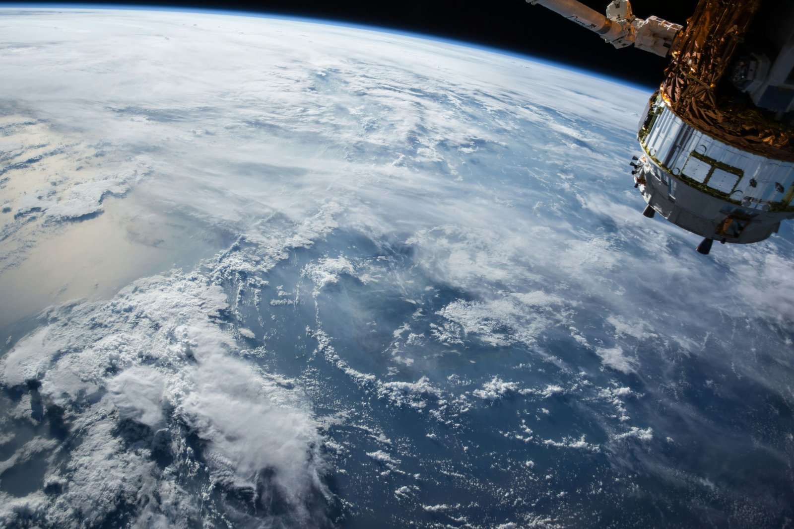 Global atmospheric chlorine declined over 2004–2024